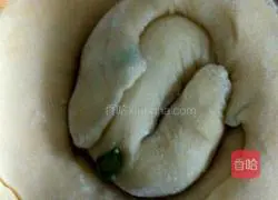 Illustration of how to make scallion pancakes in electric oven 5