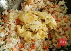 Bacon and Egg Fried Rice Recipe Illustration 7