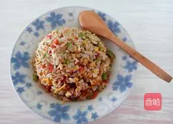 Illustration of how to make two-color pepper and egg fried rice 3