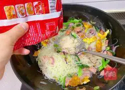 Illustration of home-style fried rice noodles 11