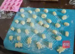 Illustration of how to make corn buns 10