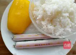 Illustration of how to make fried rice with ham sausage 1