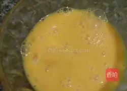 Illustration of how to make egg fried rice 1