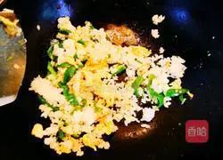 Illustration of how to make egg fried rice that disabled people must learn 4