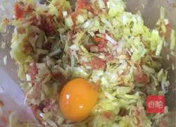 Illustration of how to make beef and leek wontons 2