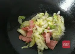 Illustration of how to make bacon and vegetable fried rice 3