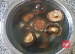 Shitake mushrooms Illustration of how to make braised chicken rice 1