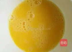 Illustration of how to make egg, shrimp and ham fried rice 3