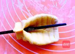 Illustration of how to make pumpkin conch steamed buns 15