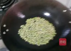 Illustration of how to make colorful whole grain fried rice 3