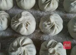 Illustration of how to make fennel and egg stuffed buns 10