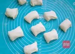 Illustration of how to make oil and salt sesame cakes 14 