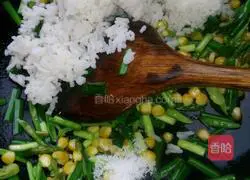 Illustration of how to make fried rice with vegetables and eggs 11