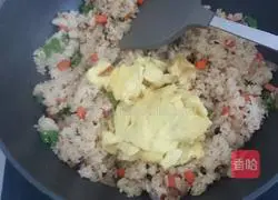 Illustration of how to make spicy fried rice 7