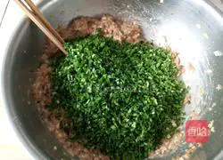 Illustration of how to make three fresh stuffed dumplings 4