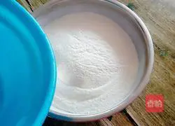 Illustration of how to make pork and green onion wontons 11