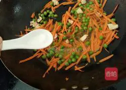 Illustration of how to make black pepper fried noodles 8