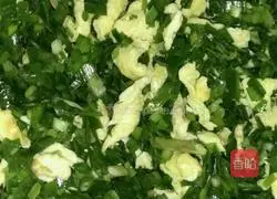 Illustration of how to make leek and egg dumpling filling 5