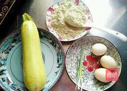 Illustration of how to make black bean noodles and zucchini egg pancakes 1