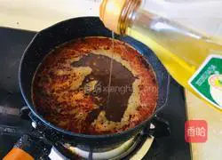 Illustration of making spicy and sour duck blood potato powder 7