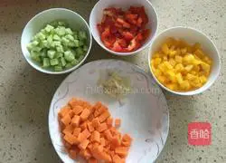 Illustration of how to make fried rice with colored pepper 1