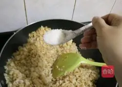 Illustration of how to make seaweed fried rice 11