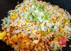 Illustration of how to make fried rice with celery and eggs 13