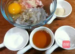 Illustration of how to make Shanghai seafood and shrimp wontons 6