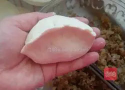 Illustration of how to make steamed dumplings with radish filling 12