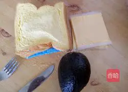 Illustration of how to make avocado sandwich 1