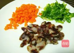 Illustration of how to make fried rice with sausage and pickled vegetables 2