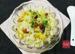 Illustration of how to make nut golden fried rice 9
