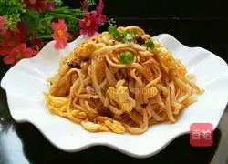 Illustration of Laoganma's Egg Fried Noodles 10