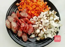 Illustration of braised rice with mushrooms and sausage 3