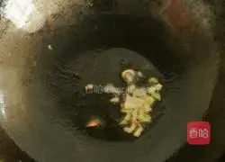 Illustration of how to make bacon and egg fried rice 3