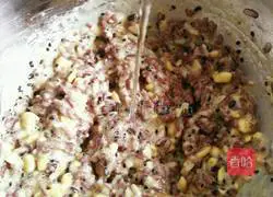 Illustration of how to make pepper-flavored black rice egg pancake 9