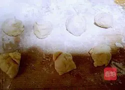 Illustration of how to make rose flower steamed buns 1