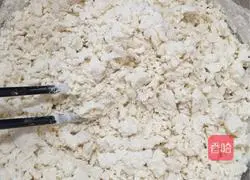 Illustration of how to make radish and shrimp vermicelli buns 4