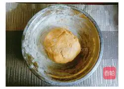 Illustration of how to make pumpkin steamed buns 4