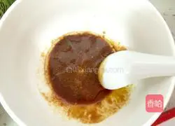 Illustration of how to make garlic mung bean sprout noodles 2