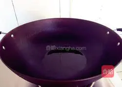 Illustration of how to make sausage and cucumber fried rice 3