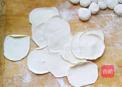 Illustration of how to make pork and kidney bean dumplings 17