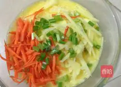 Illustration of how to make carrot and potato cakes 4