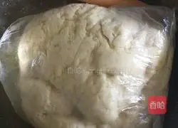 Illustration of how to make steamed buns with pork and cowpea stuffing 1