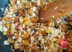 Illustration of how to make warm-sun fried rice in winter 7