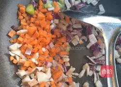 Illustration of how to make prawn fried rice 4