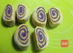 Double-color steamed buns rolled Practice illustration 11