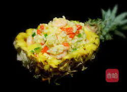 Illustration of how to make pineapple and shrimp fried rice 8