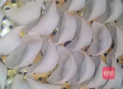 Illustration of making fried egg and leek dumplings 2