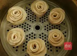  Illustration of how to make white rose milk-flavored steamed buns 12